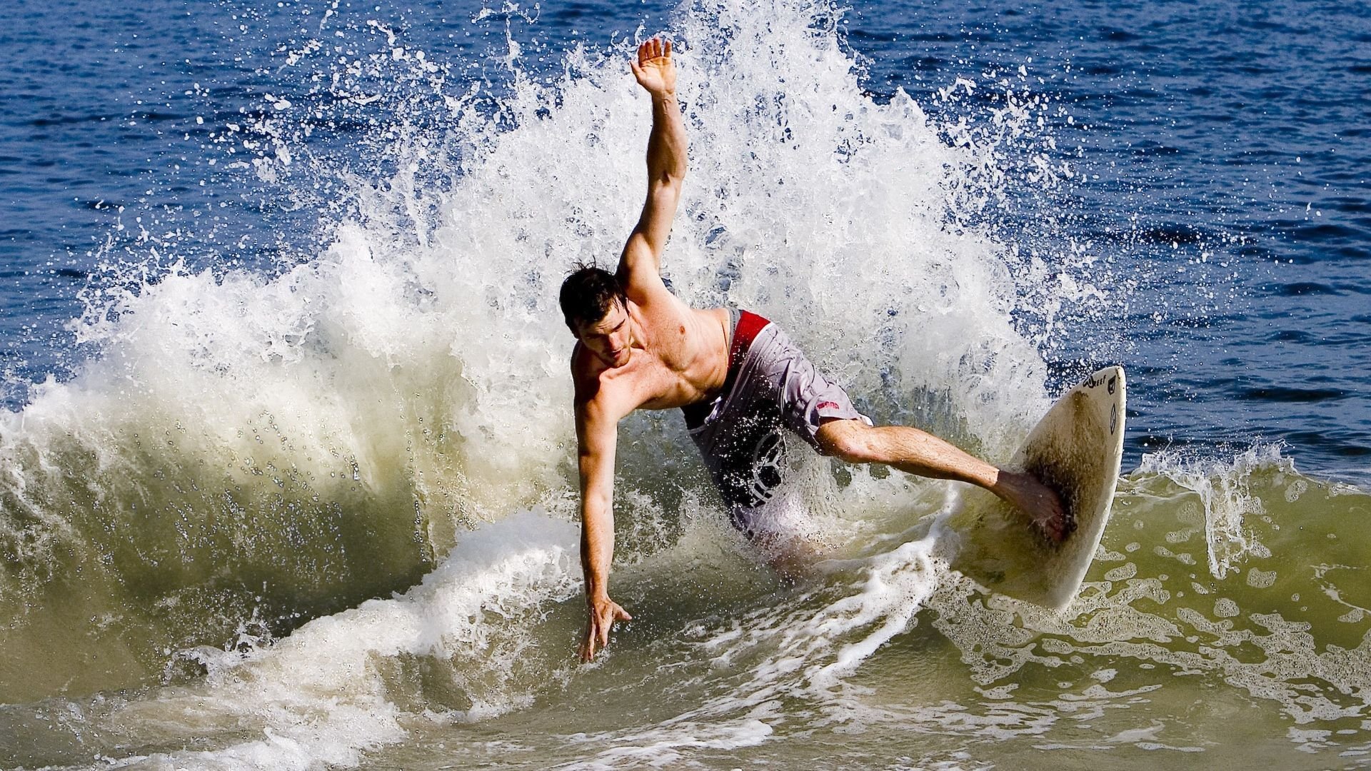 自由泳突尼斯选手挑战个人极限，自由泳突破30秒